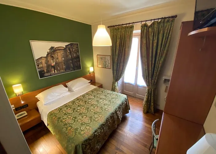 Artua'&solferino מלון