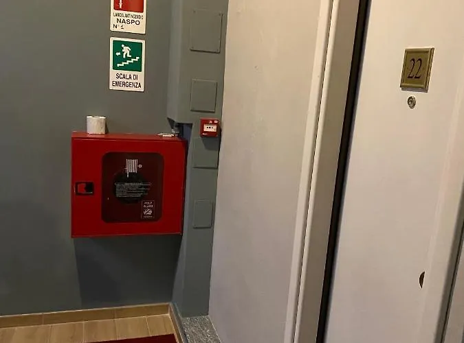 Artua'&solferino מלון