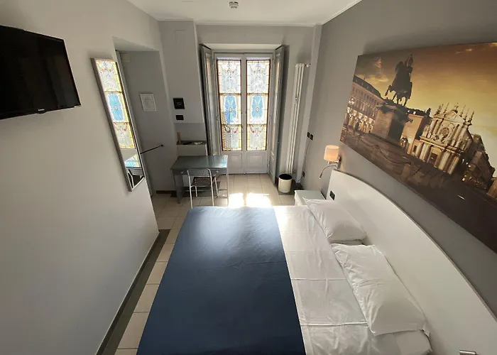 Artua'&solferino מלון