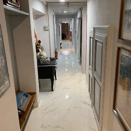 Artua'&solferino 3* Turin